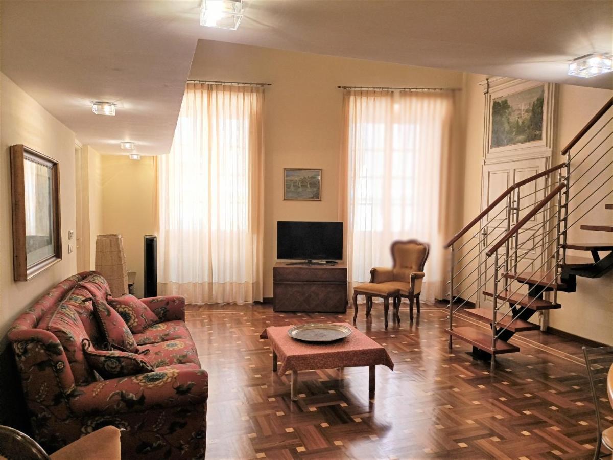 Casa Alexandra In Centro E A Pochi Passi Dal Mare Apartment Imperia Exterior foto